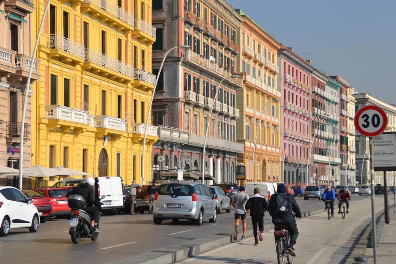 Bed and Breakfast 2 Passi A Napoli Экстерьер фото